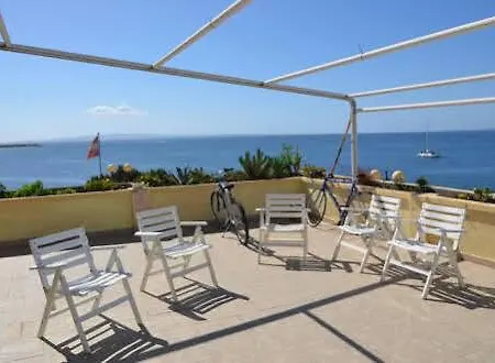 לינה וארוחת בוקר Villarolu 3*