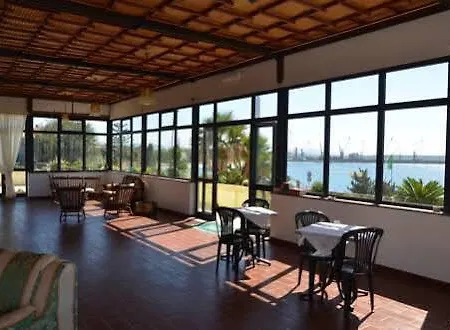 Villarolu לינה וארוחת בוקר 3*